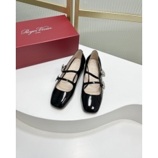 Roger Vivier flat shoes